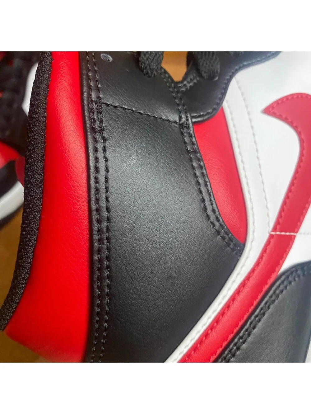 Nike Air Jordan 1 Mid Bred Toe Shoes Mens 10.5 Black Fire Red White 554724-079